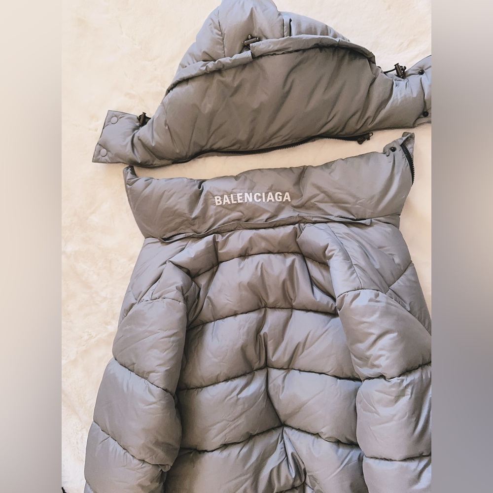 Authentic BALENCIAGA PUFFER JACKET - Picture 2 of 14